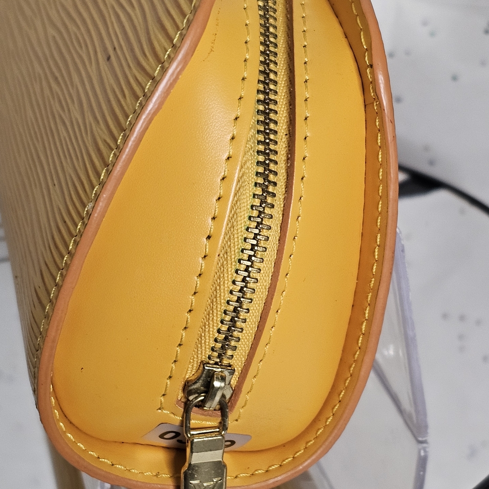 Louis Vuitton Dauphine Yellow and Purple Cosmetic Bag with Elegant Texture - Picture 4 of 16